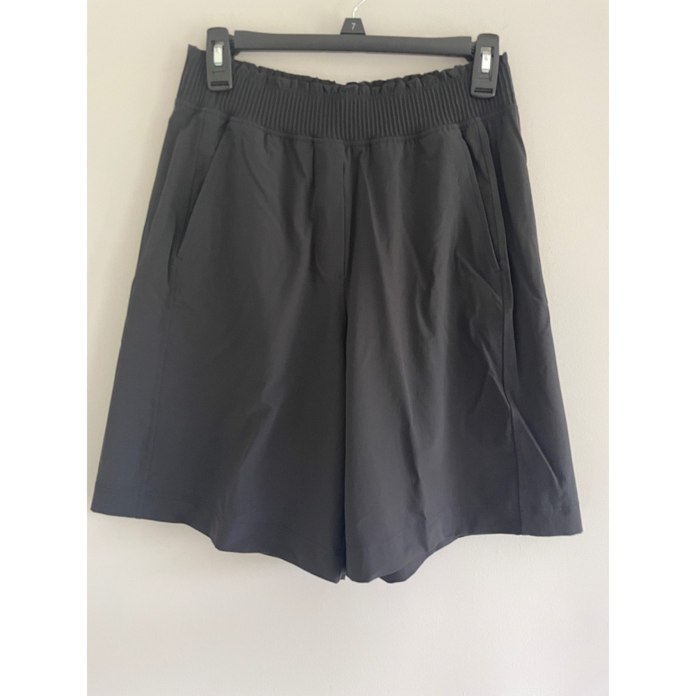 Lululemon Black Smocked Waist Athletic Shorts Women Small LW7DH4S Black
